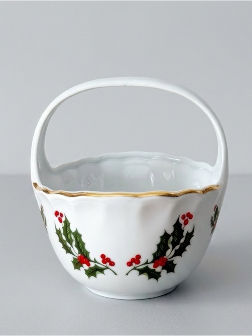 All The Things Christmas Holly Fine Porcelain Basket Gold Trim Handle Japan